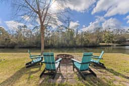 Riverfront Getaway Sleeps 12 Kayaks Game Room