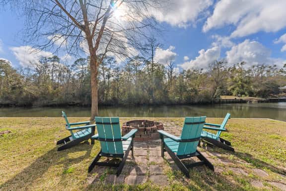 Foley Riverfront Escape Kayaks Firepit Near Beach