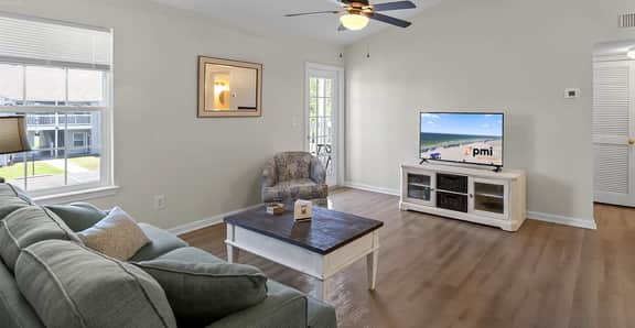 Gulf Shores Condo with Pool & Hot Tub - Image 2
