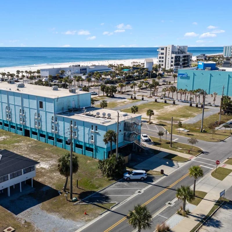 Studio for Two Near Beach Access Dining and Shops